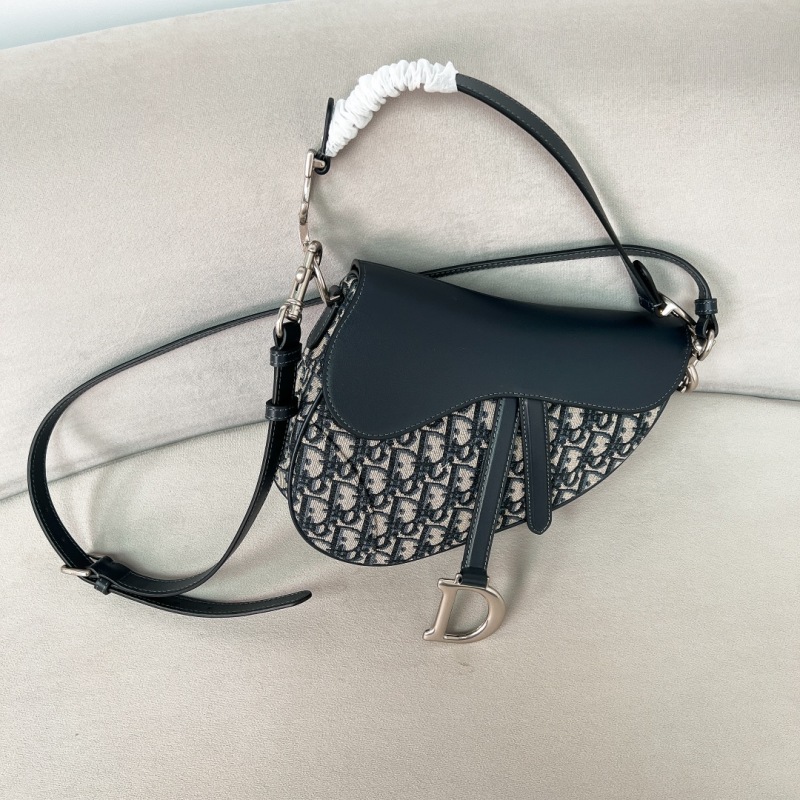 Сумка через плечо в стиле Saddle Dior