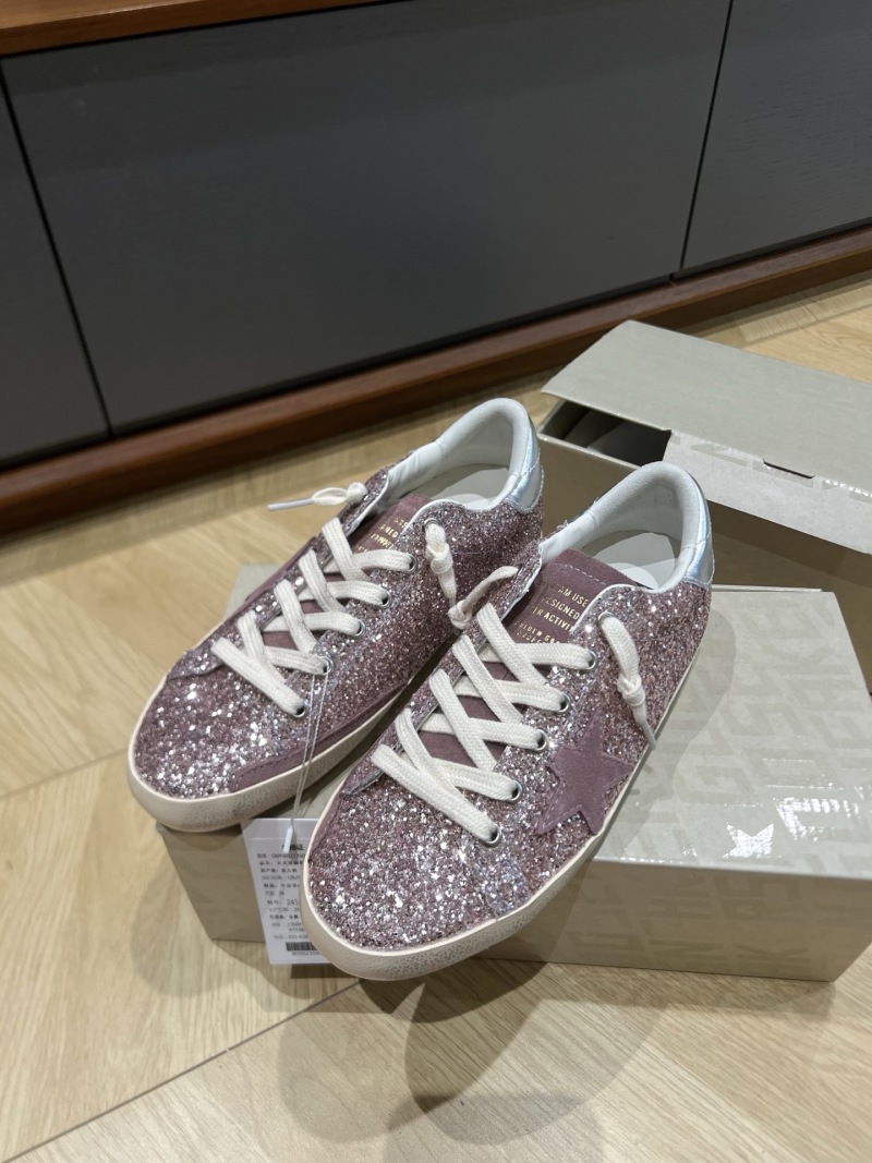 Кроссовки с пайетками Golden Goose
