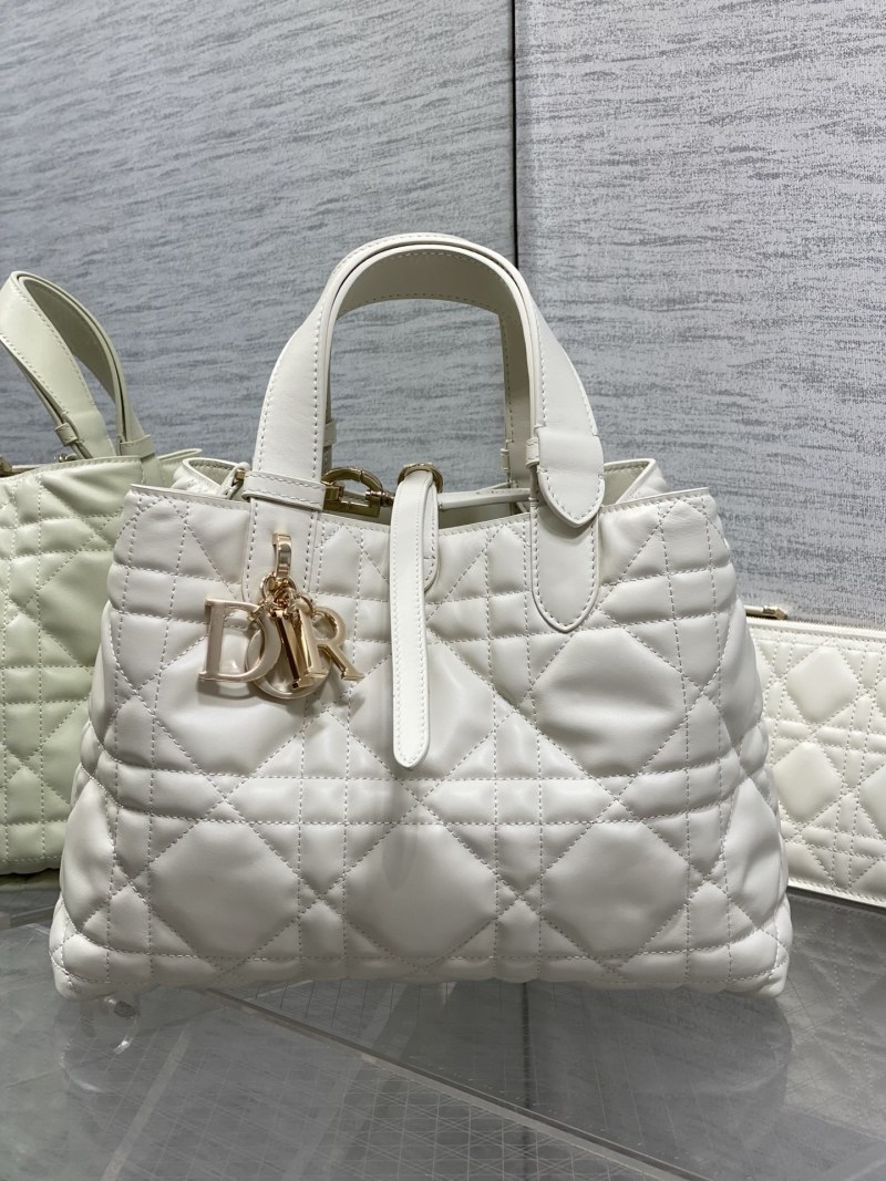 Сумка Dior Toujours белого цвета