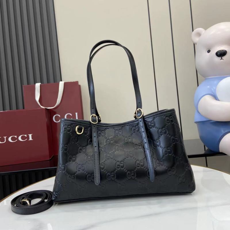 Сумка Gucci с тиснением GG
