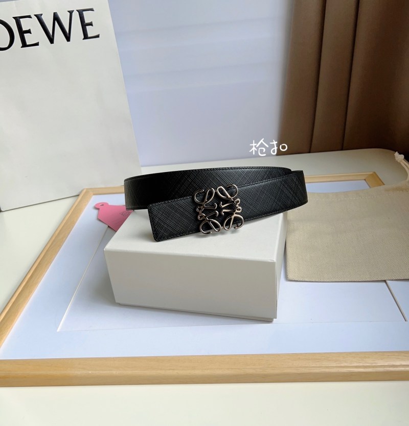 Ремень мужской из натуральной кожи с фигурной пряжкой Loewe