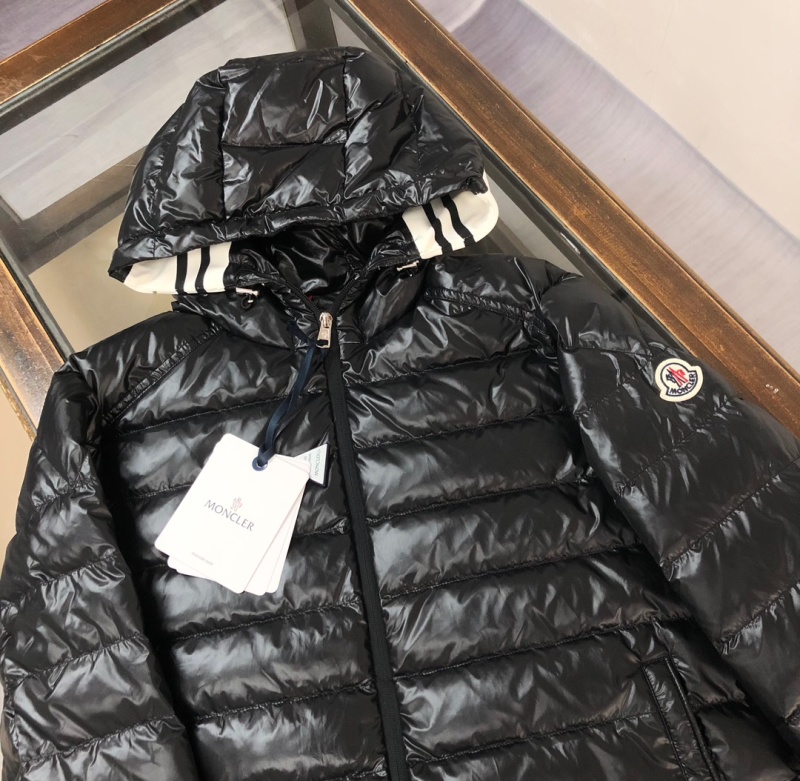 Пуховик Moncler