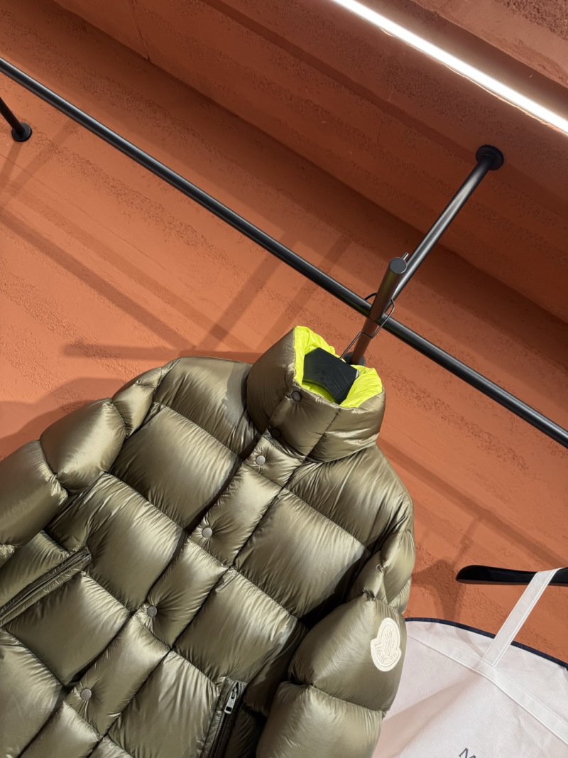 Пуховик Moncler