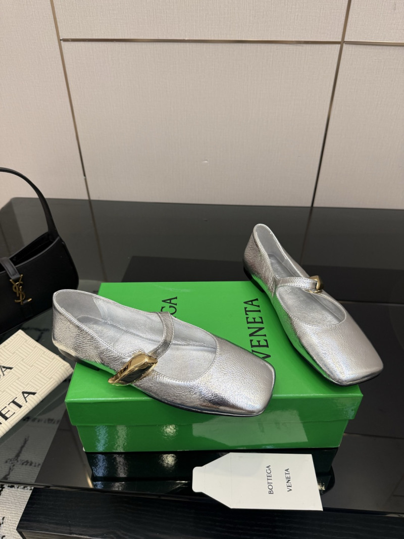 Женские балетки Bottega Veneta серебристые