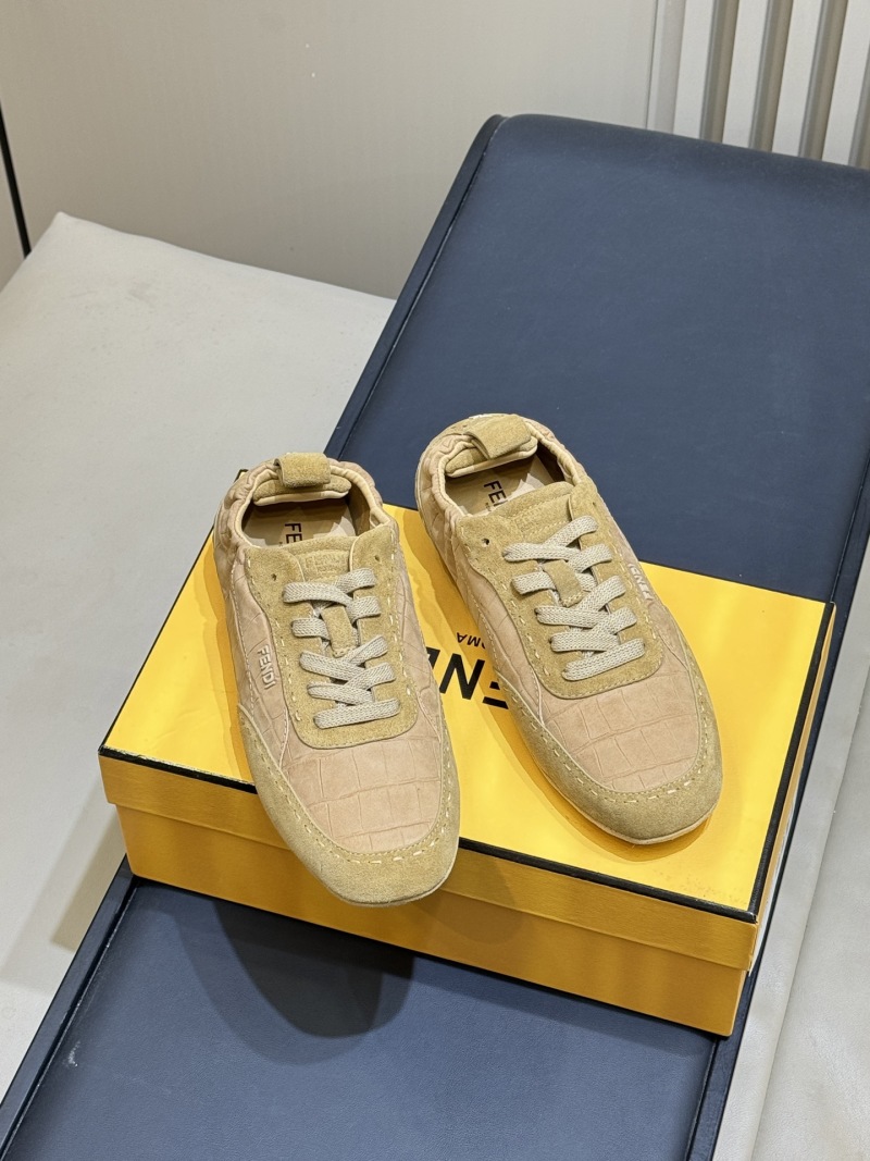 Женские кроссовки Fendi