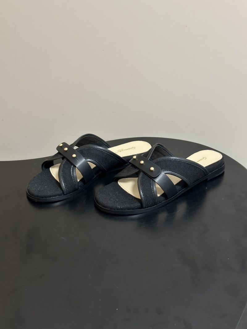 Босоножки женские Gianvito Rossi с заклепками
