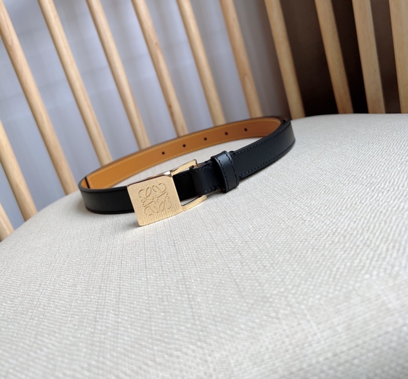 Ремень из натуральной кожи с металлической пряжкой Loewe