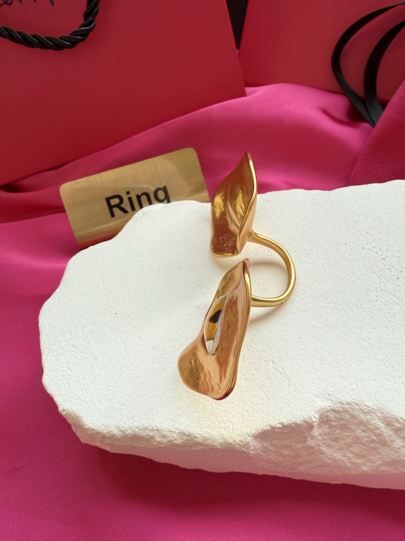 Золотистое кольцо с глазом Schiaparelli