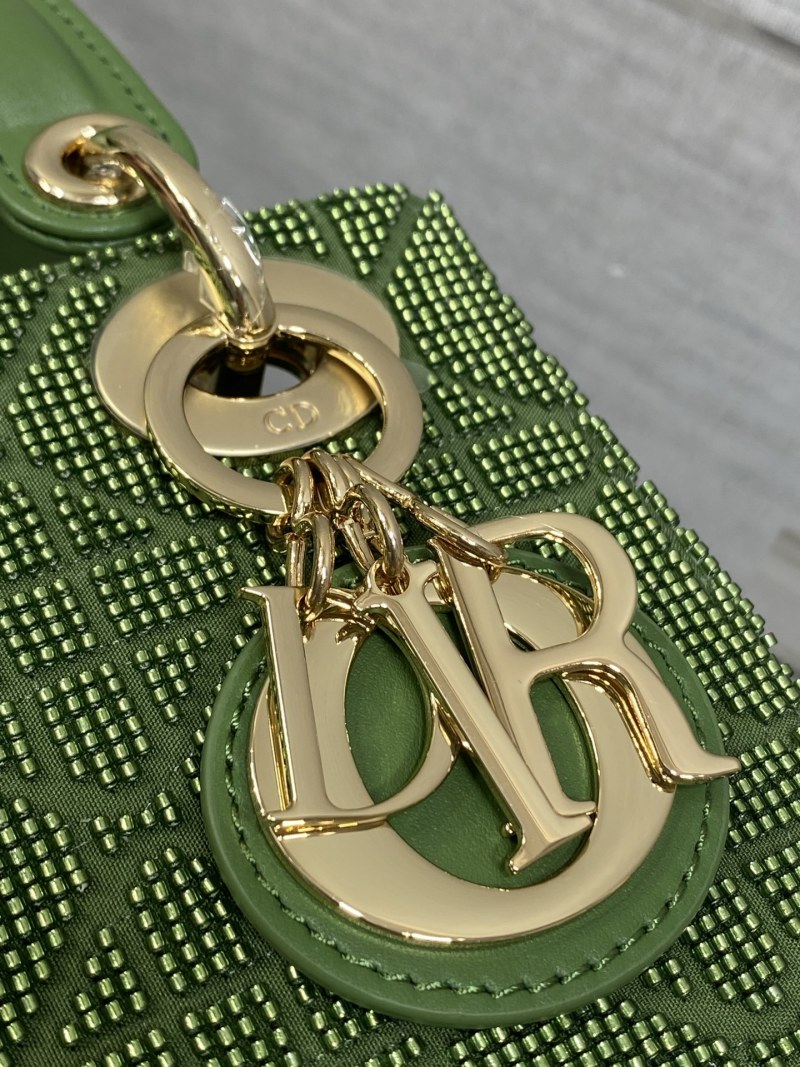 Зеленая сумка Lady Dior с бисером