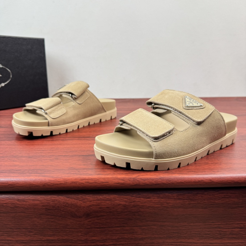 Мужские шлёпанцы Prada