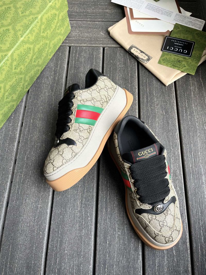 Кроссовки Gucci бежевые с принтом GG и цветной полосой