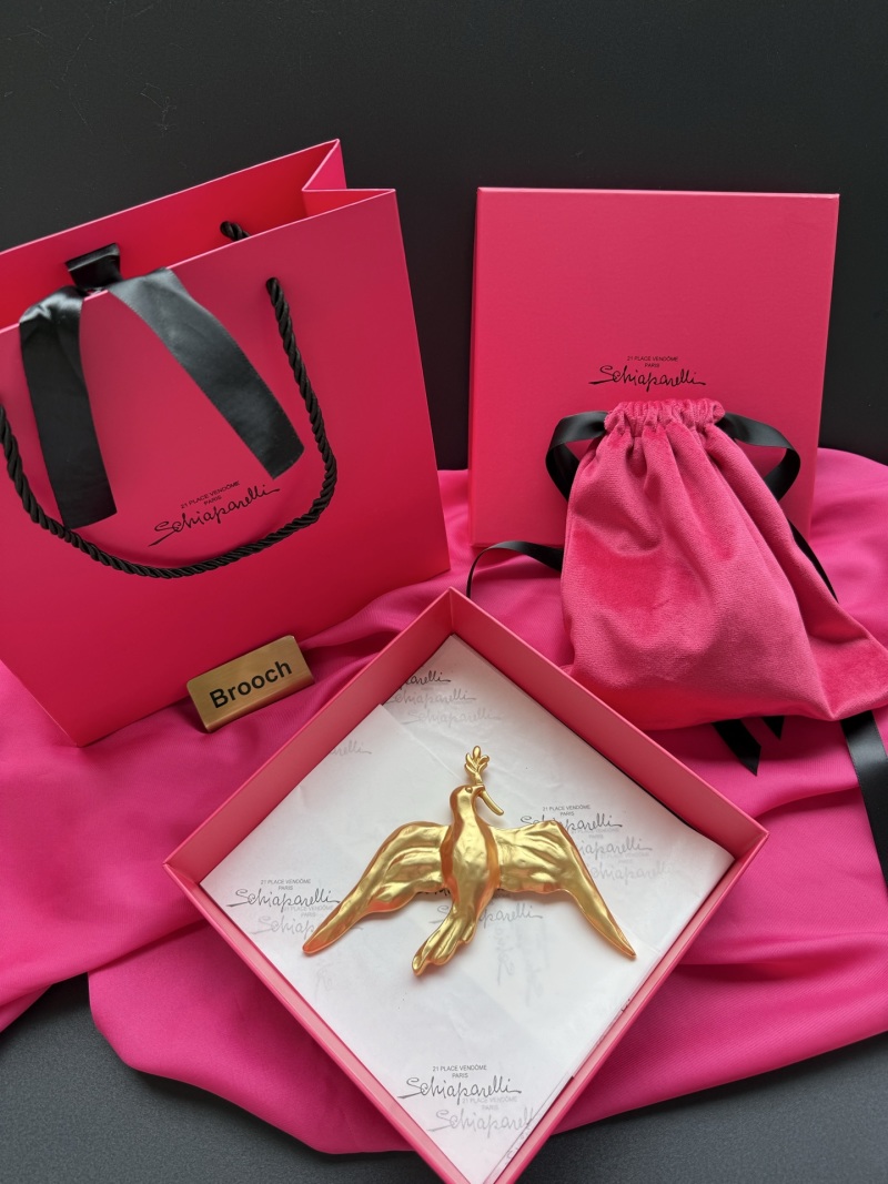 Брошь Schiaparelli в виде птицы
