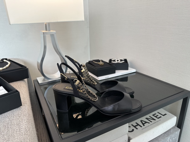 Женские туфли на каблуке с декоративной цепочкой Chanel