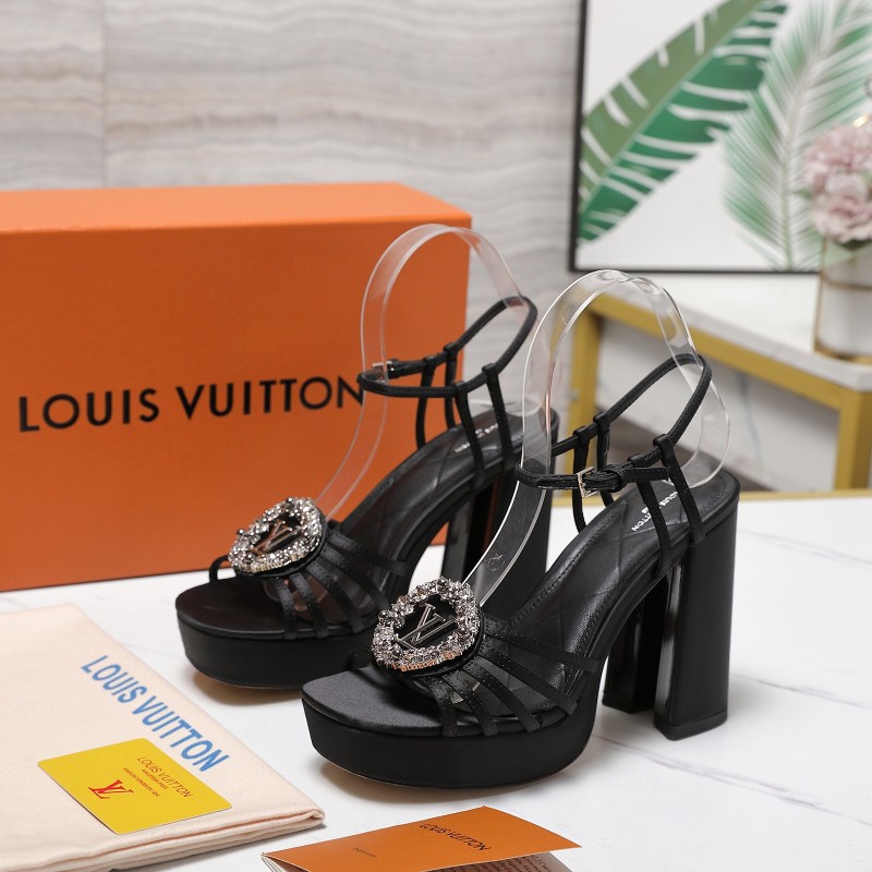 Женские черные сандалии на массивном каблуке с декоративной пряжкой Louis Vuitton