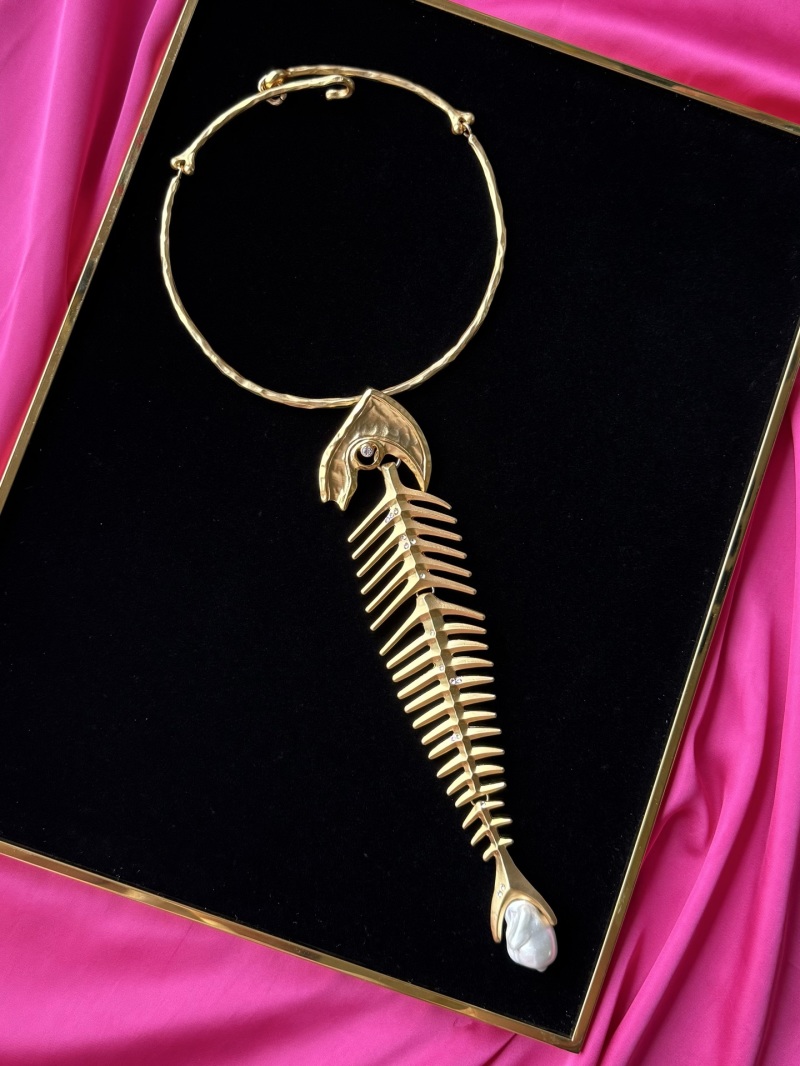 Колье в виде рыбьего скелета с жемчугом Schiaparelli