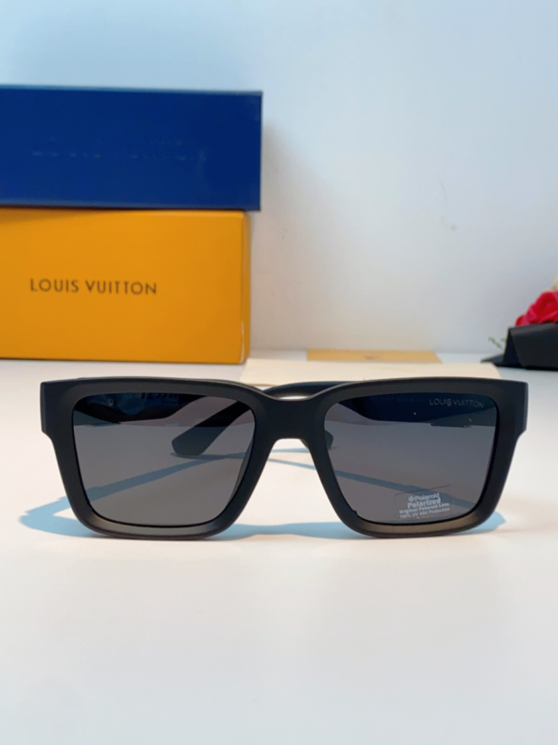 Солнцезащитные очки Louis Vuitton черного цвета с поляризацией
