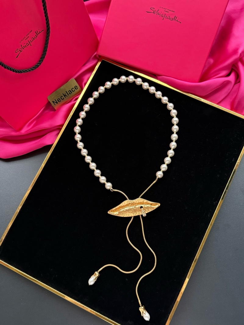 Колье с золотыми губами и жемчугом Schiaparelli