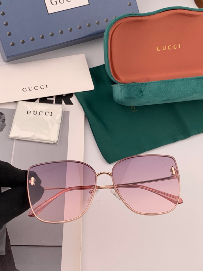 Женские солнцезащитные очки с розовыми линзами и золотой оправой Gucci