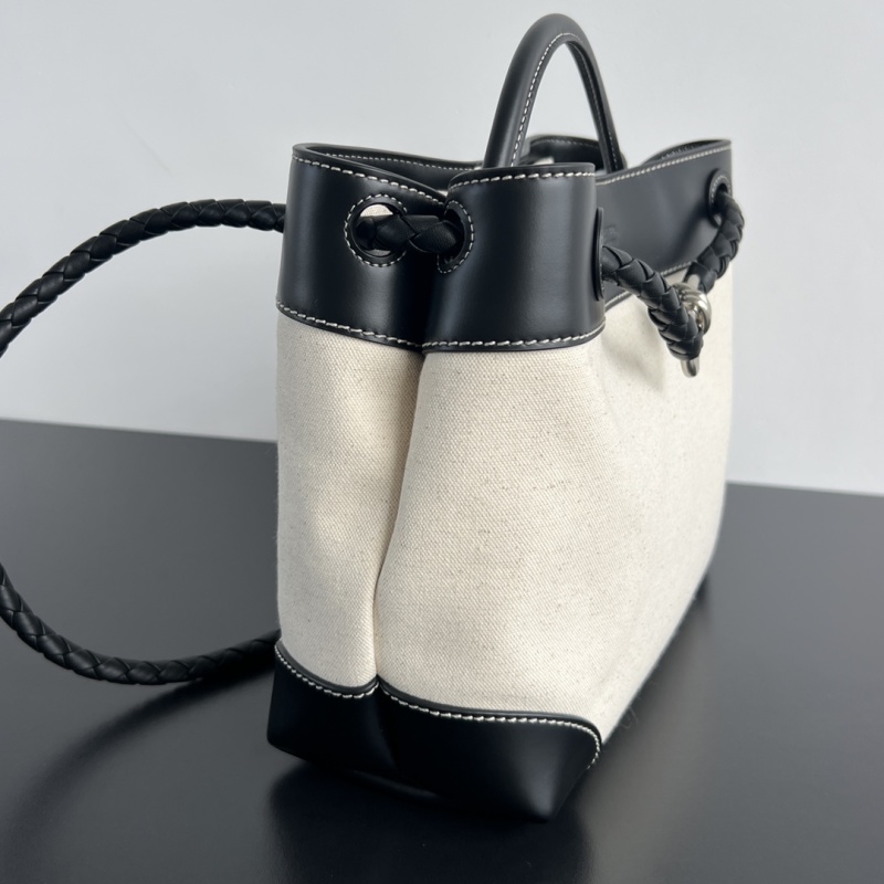 Сумка Bottega Veneta с плетеным ремешком