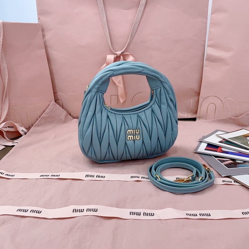 Мини сумка Miu Miu Wander, пастельный цвет, мателассе