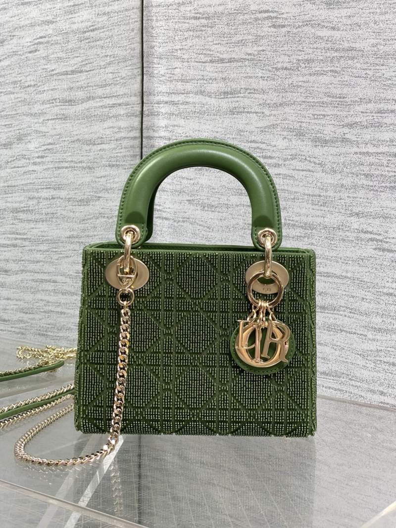 Зеленая сумка Lady Dior с бисером