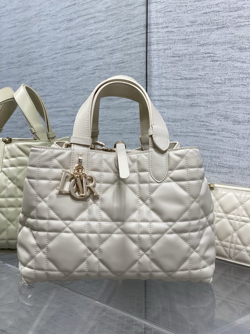 Сумка Dior Lady Dior белого цвета