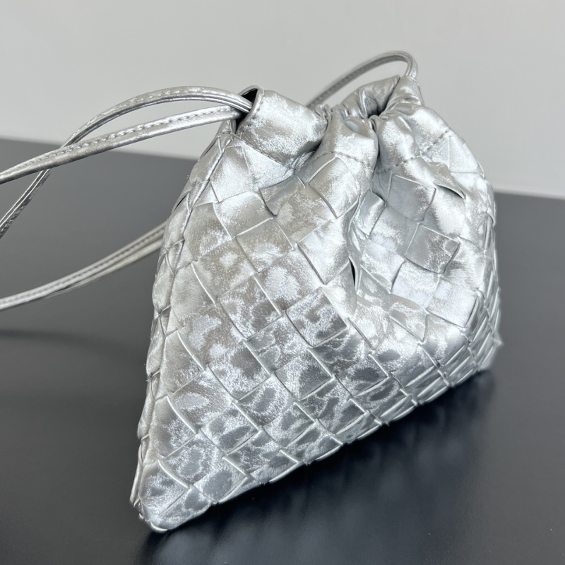 Сумка-мешок с плетеным узором Bottega Veneta