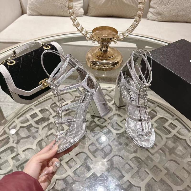 Женские серебристые сандали Chanel с цветком