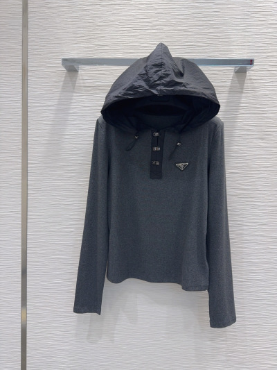 Футболки Prada