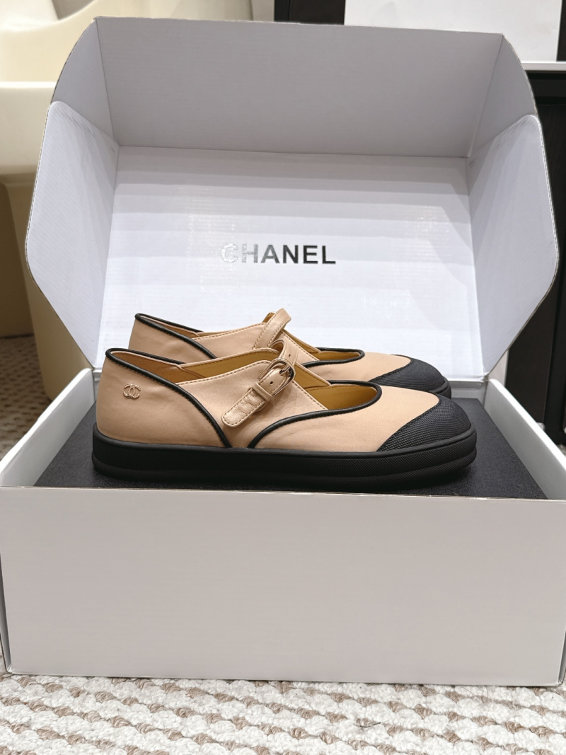Женские мокасины с ремешком, цвет бэж и чёрный Chanel