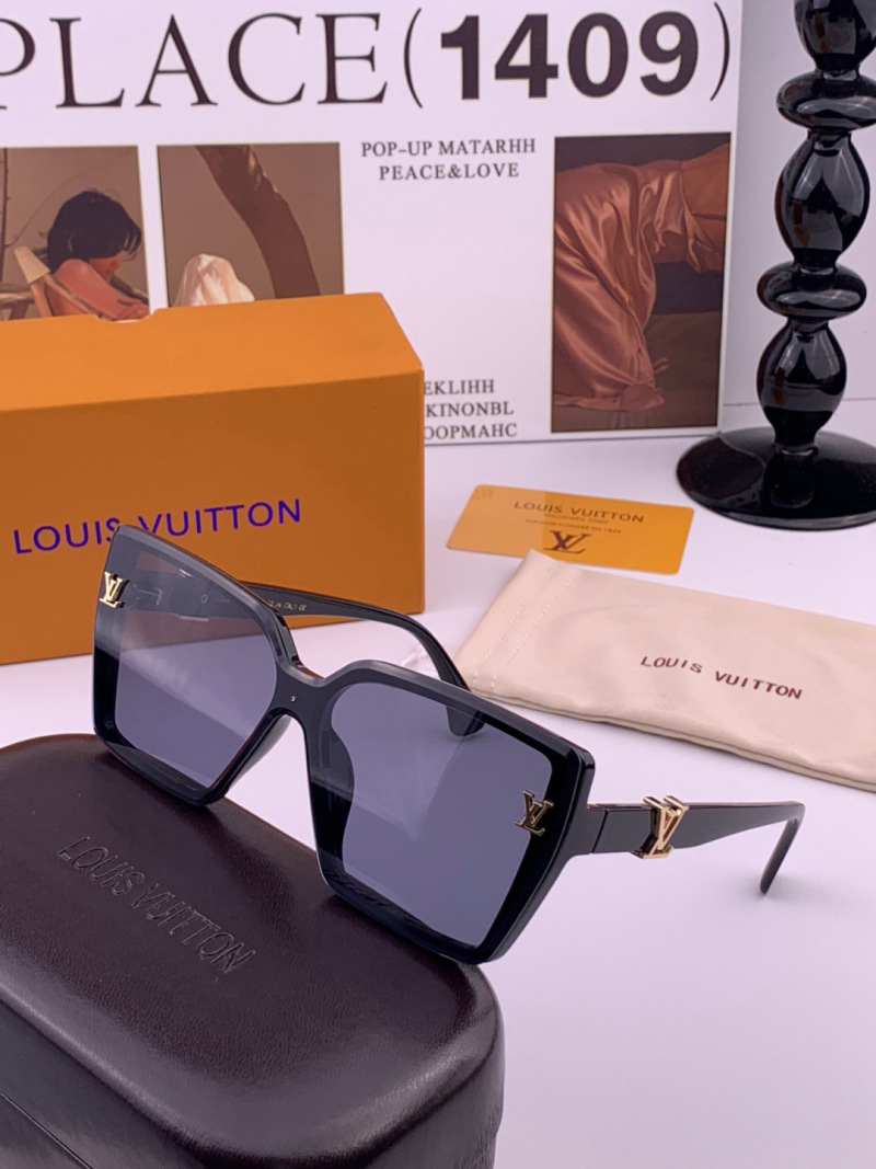 Солнцезащитные очки черные массивные Louis Vuitton