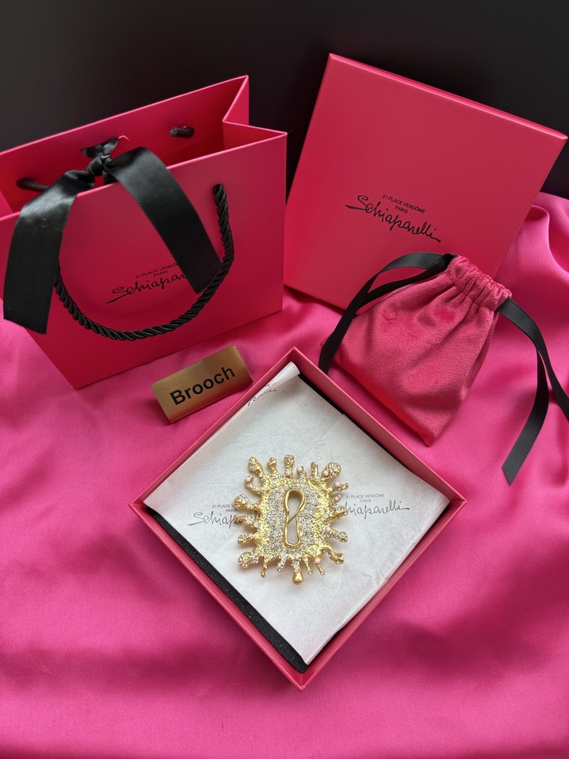 Брошь Schiaparelli