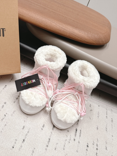 Женские угги Moon Boot с белым верхом и розовыми шнурками