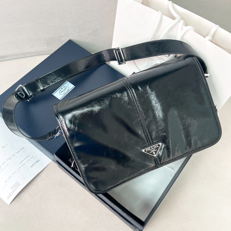 Мужская сумка через плечо из восковой кожи Prada чёрная