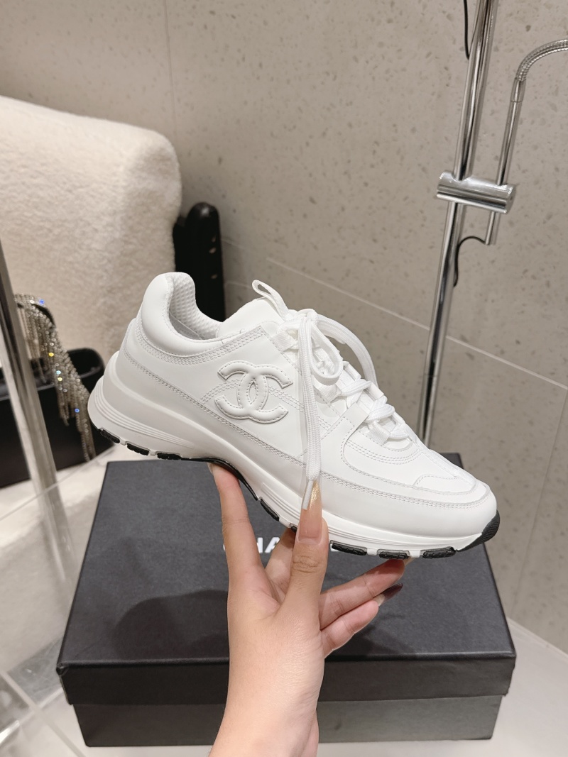 Женские кроссовки Chanel белые