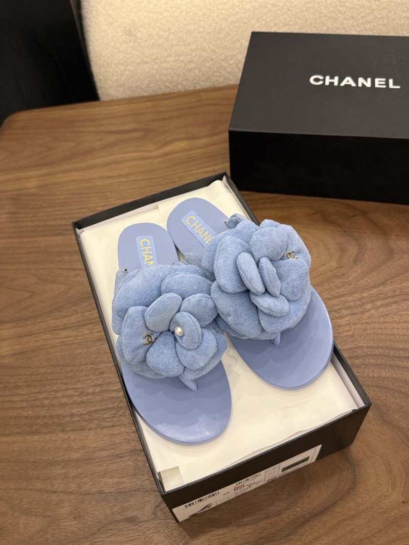 Женские шлёпанцы с цветочным декором Chanel