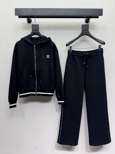 Спортивный костюм Chanel с логотипом