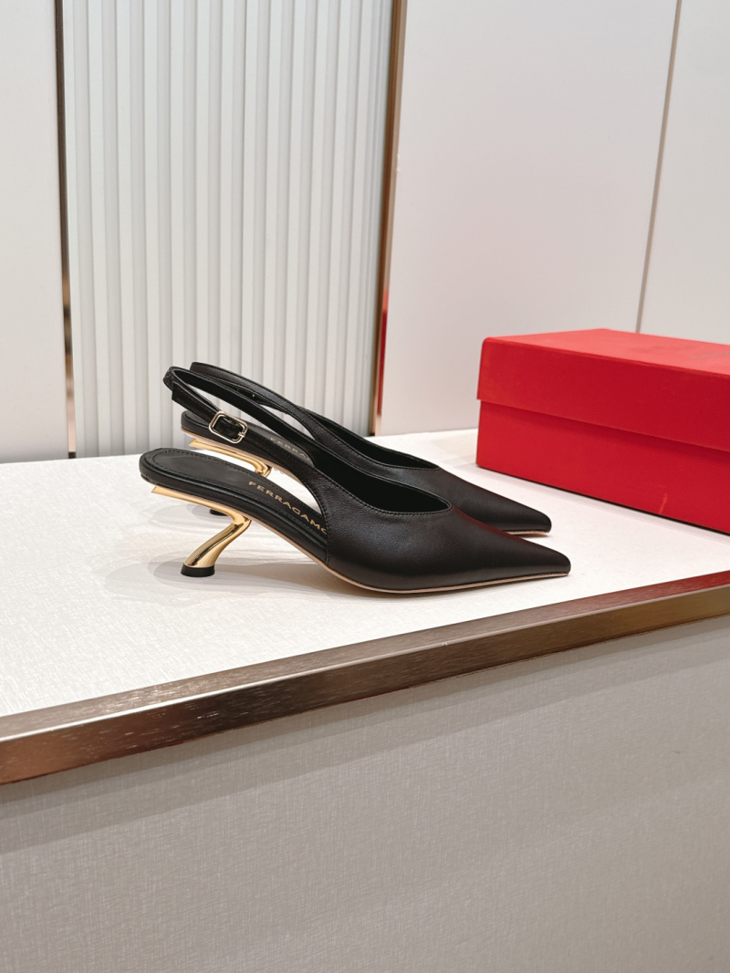 Женские черные туфли Ferragamo на металлическом каблуке
