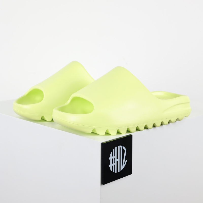 Шлёпанцы Yeezy