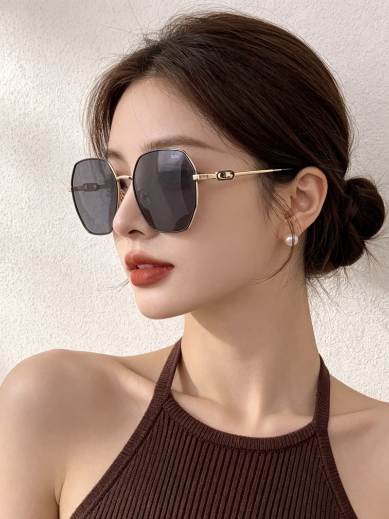 Солнечные очки Dior