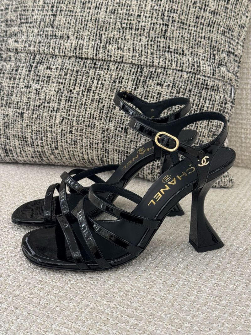 Черные лаковые сандалии Chanel