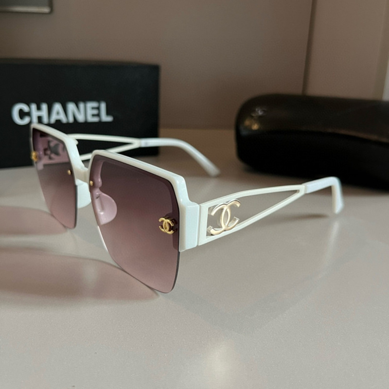 Солнечные очки Chanel