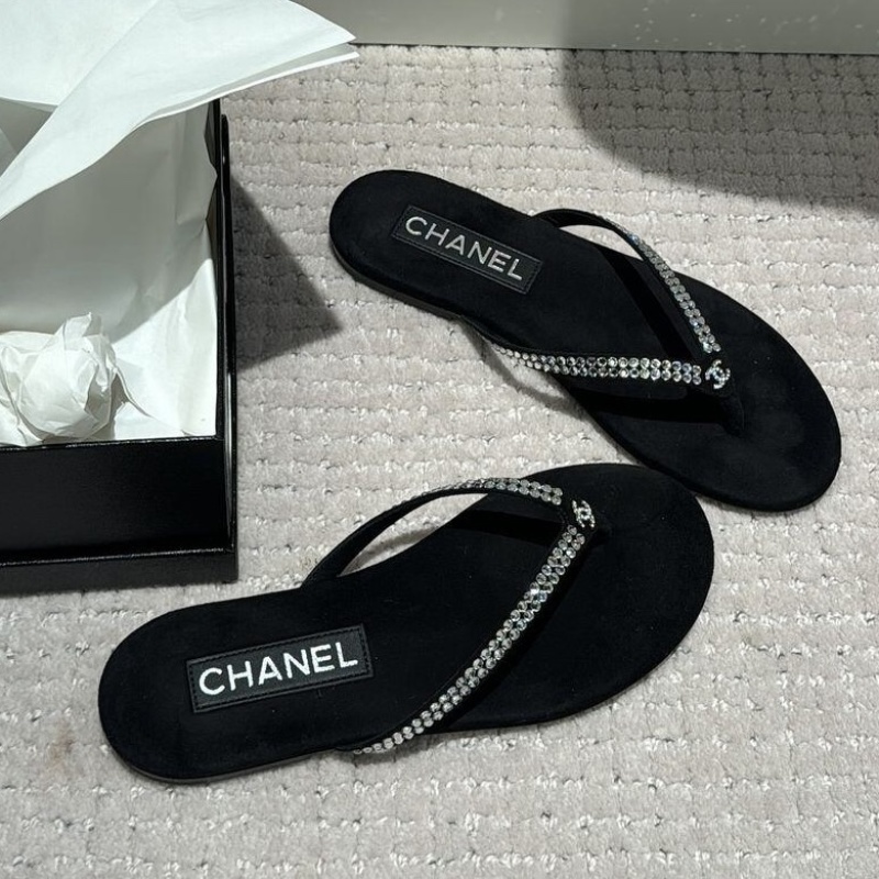 Chanel Черные шлепанцы со стразами