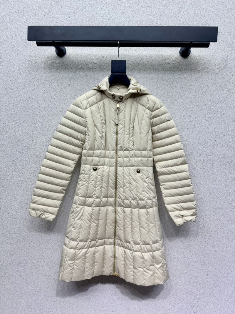 Пуховик Moncler с капюшоном