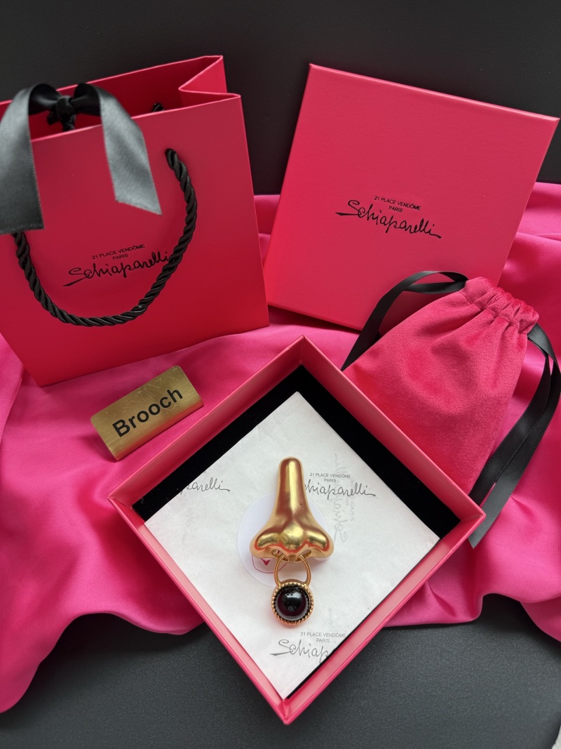 Брошь Schiaparelli