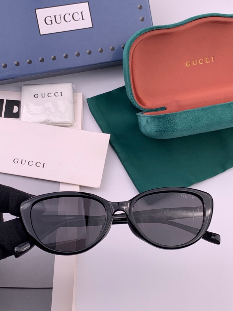 Солнцезащитные очки черные стильные Gucci