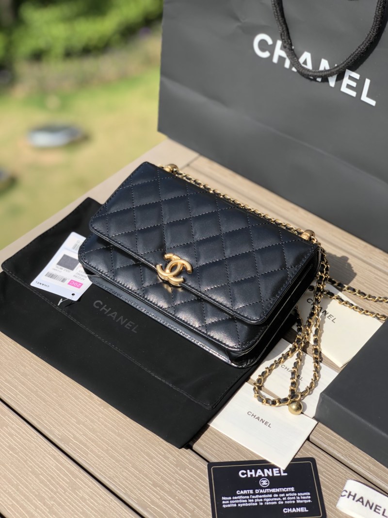 Сумка Chanel WOC черная с золотой фурнитурой