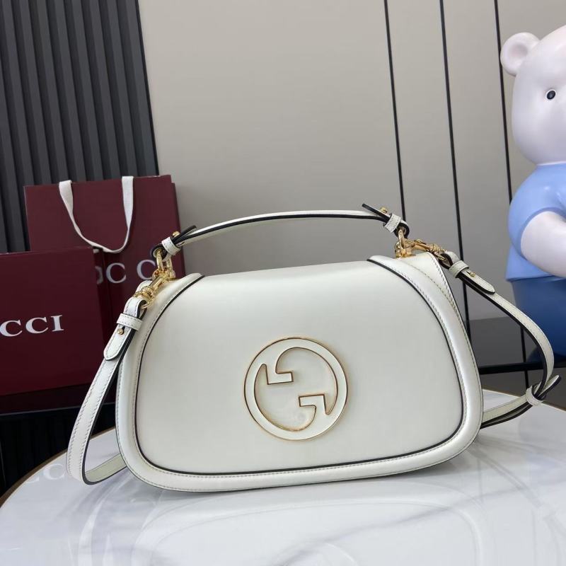 Белая сумка Gucci с логотипом