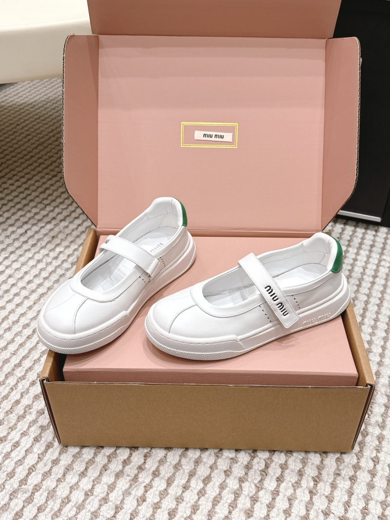 Женские туфли Miu Miu белые с ремешком