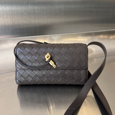 Bottega Veneta Mini Andiano сумка через плечо